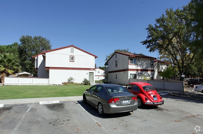 Building Photo - Rolling Hills Apartments I & II