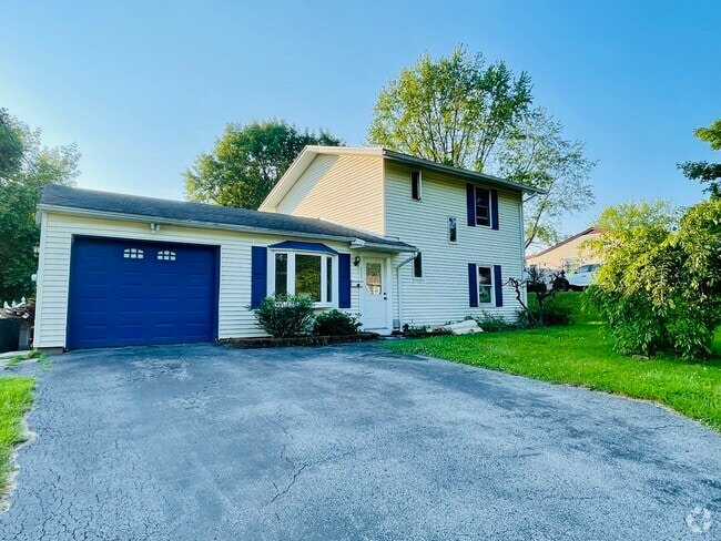 Building Photo - 421 Woodburne Dr
