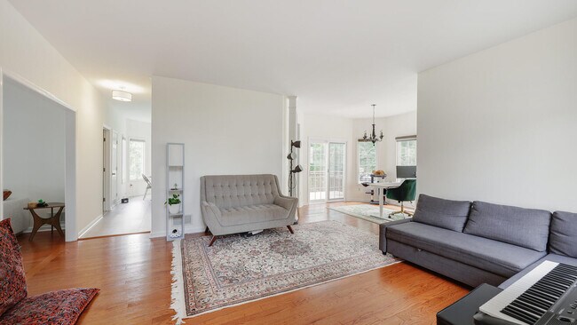 Building Photo - 1096 Smith Manor Blvd