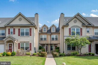 Building Photo - 605 Julian Dr W