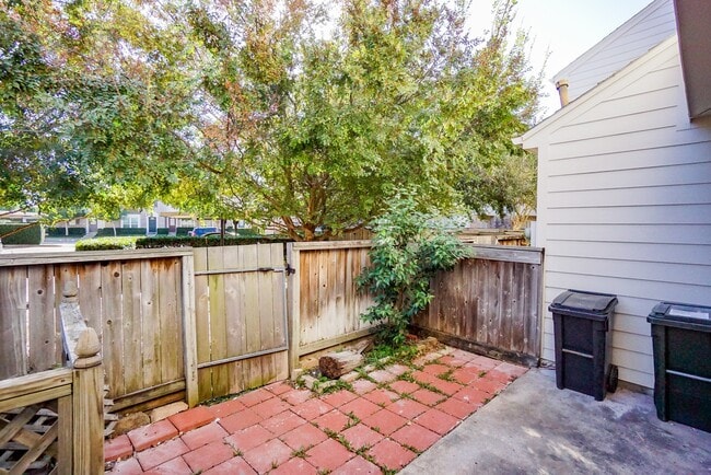 Building Photo - 2808 Grants Lake Blvd