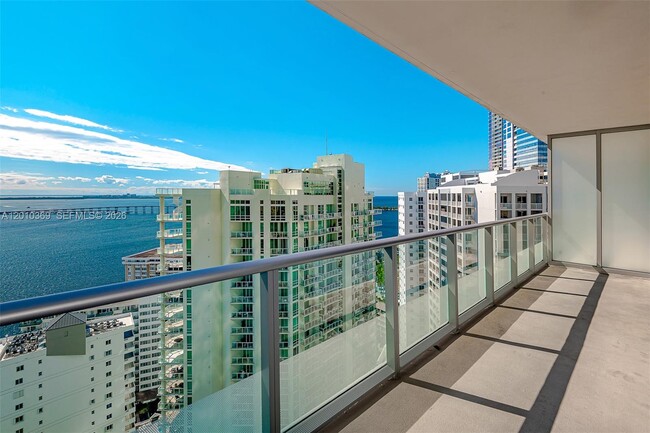 Building Photo - 1300 Brickell Bay Dr