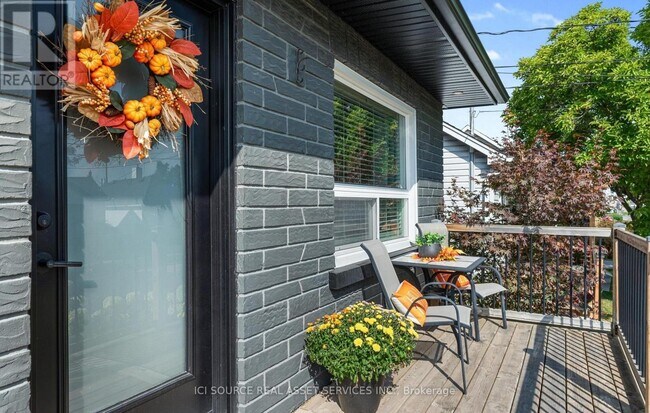 Building Photo - 65 Parkview Rd