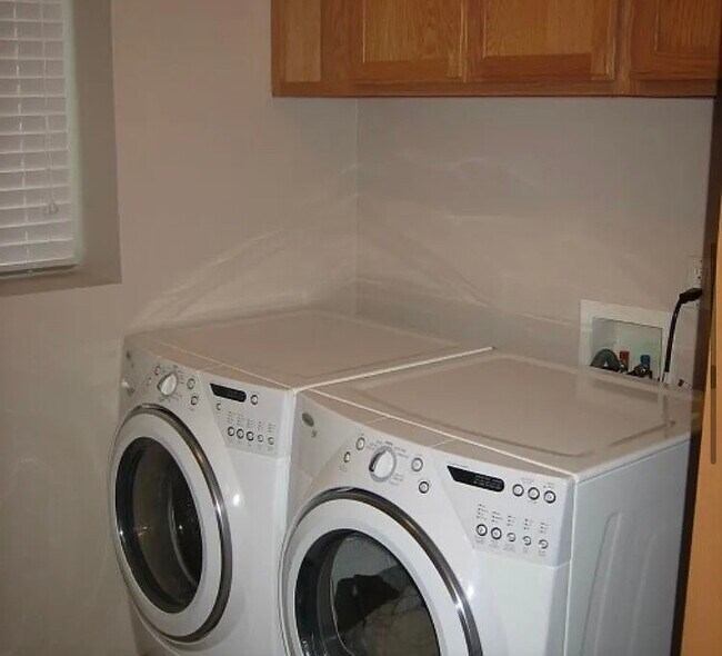 Building Photo - 3553 E Jordan Dr