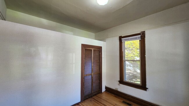 Building Photo - Charming House Near Providence