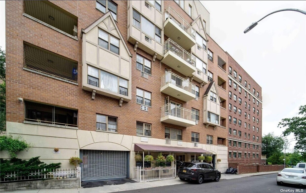 Foto principal - 83-75 117th St