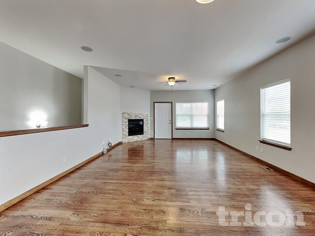 Building Photo - 6313 N Genoa Way