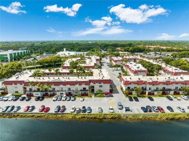 Foto del edificio - 8650 SW 67th Ave