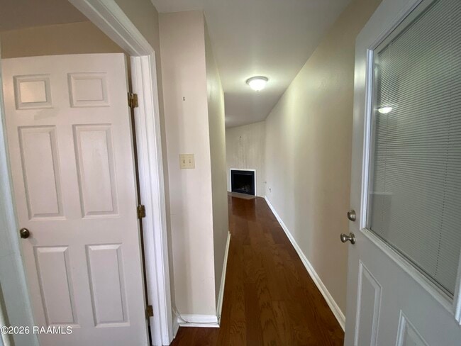 Building Photo - 5133 Sleepy Hollow Dr