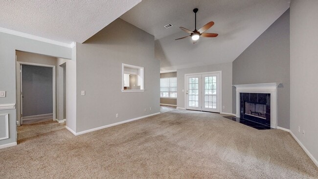 Foto del edificio - 4 Bedrooms, 2 Bathrooms in the Heart of Richmond Hill - Mulberry Subdivision