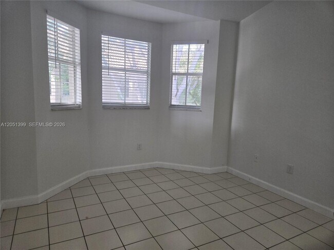 Building Photo - 1661 SE 29th Ct