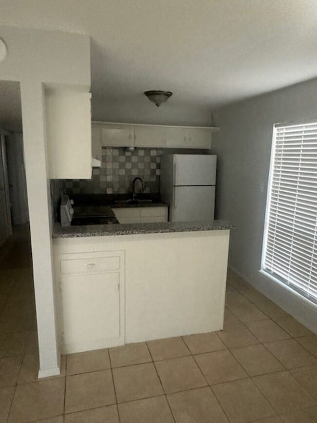Building Photo - Ground floor Apartment near Camp Bowie on ...