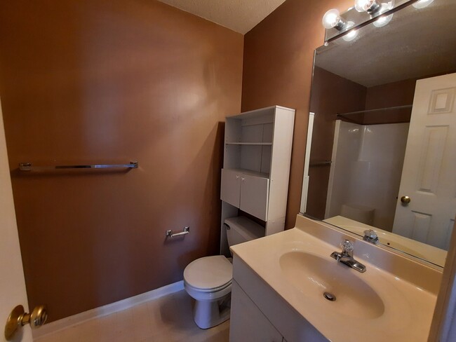 Building Photo - 434 Mill Pond Dr Winston Salem N 27106
