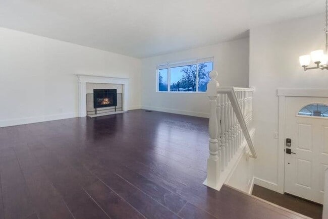 Building Photo - 10448 Amaryllis St