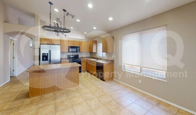 Building Photo - 579 W Tara Danette Dr