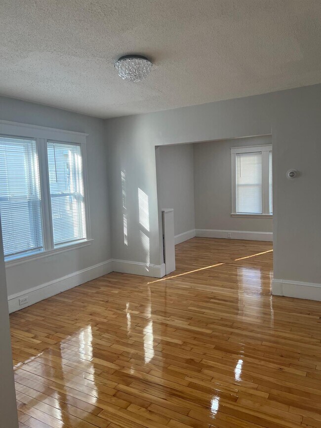 Foto del edificio - 10 Cady Ave