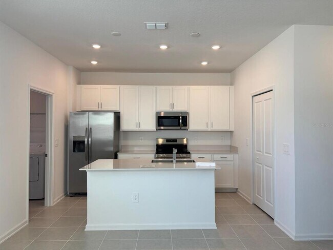 Foto del edificio - 1857 Fulfillment Dr