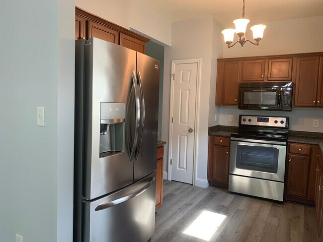 Foto del edificio - Five Bedroom Home in Falcon Bridge