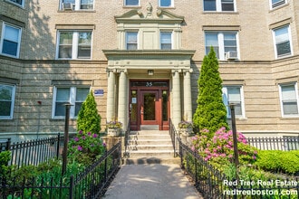 Building Photo - 35 Park Dr