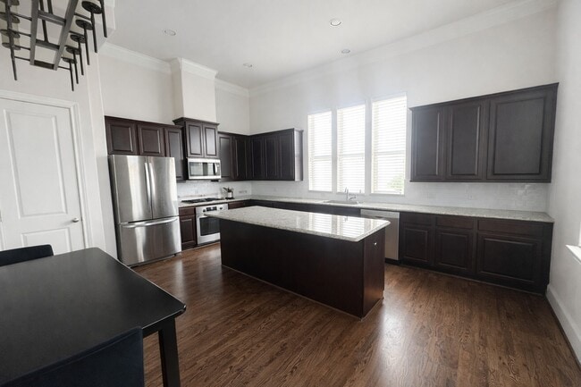 Foto del edificio - 2318 Hutchins St