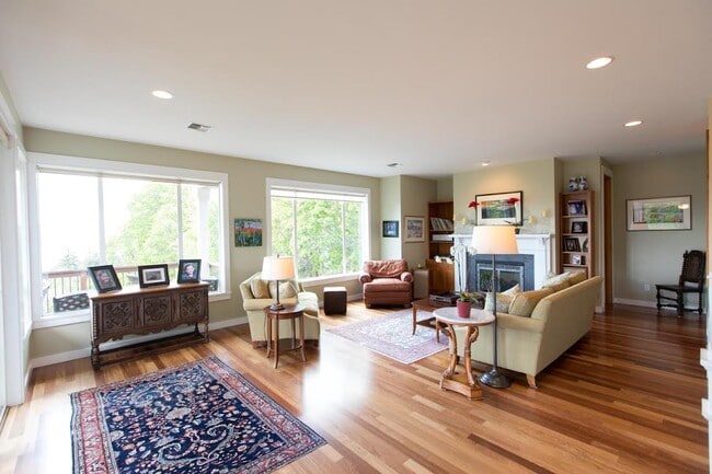 Building Photo - 737 Cherryview Ln