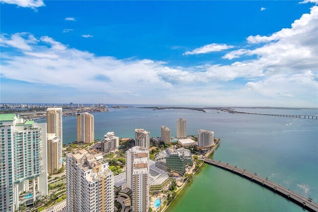 Building Photo - 495 Brickell Ave