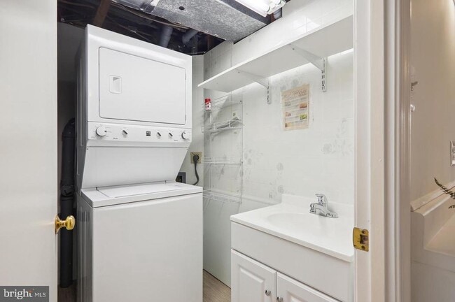 Building Photo - 1511 Hugo Cir