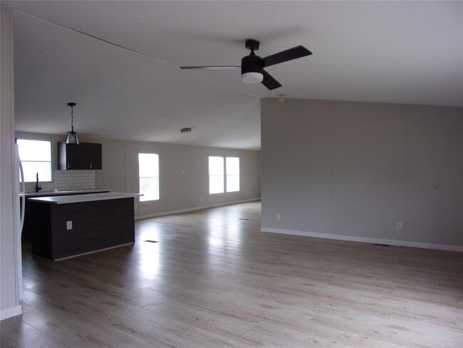 Building Photo - 360 Rangeland Rd