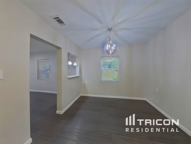 Foto del edificio - 4223 Dinglewood Ave