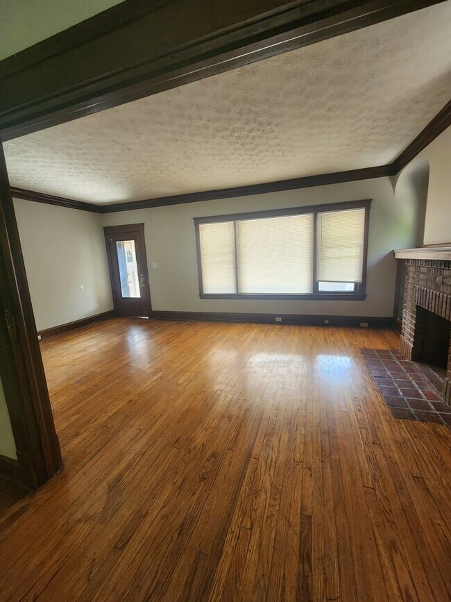 Building Photo - 126th,E.2681