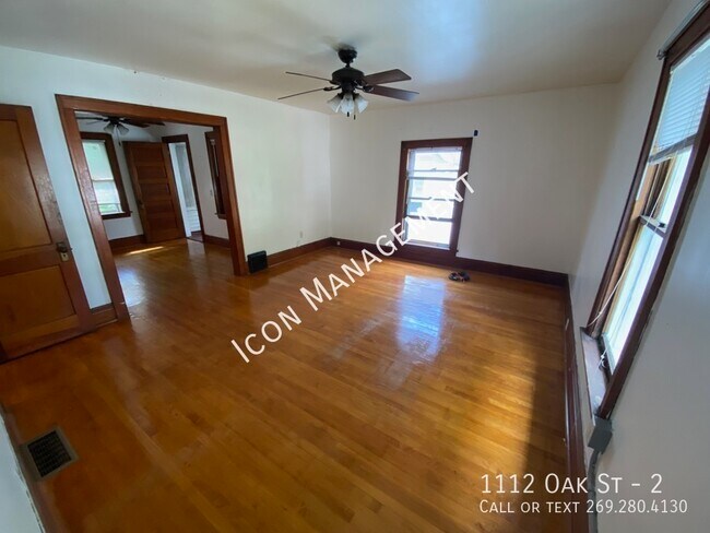 Foto del edificio - 1112 Oak St