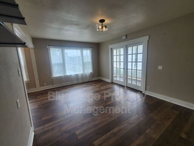 Foto del edificio - 1011 W 11th St