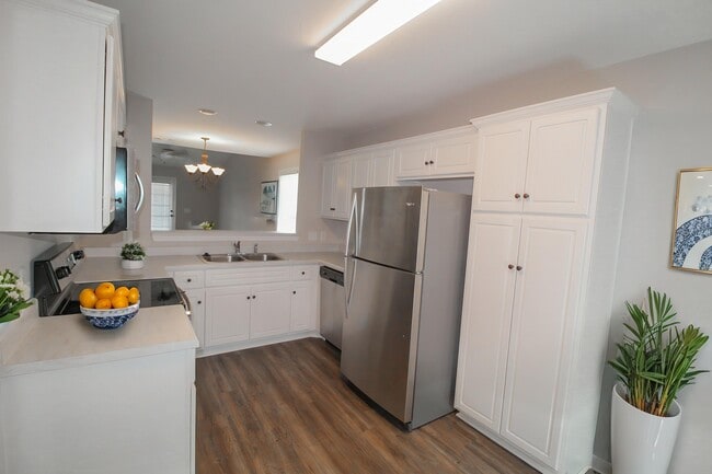 Building Photo - 420 Andover Dr