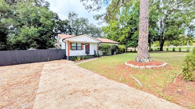 Building Photo - 9644 Hollowbrook Dr