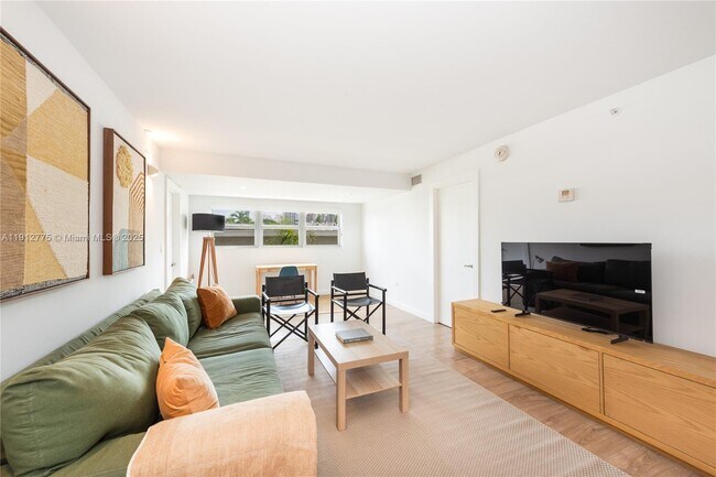 Foto del edificio - 1881 Washington Ave