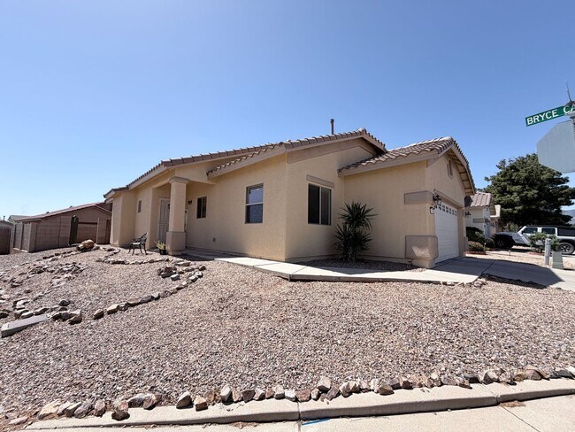 Foto del edificio - 3BR/2BA/2CG 1,401 sq.ft. rental with Community POOL in Sierra Vista, AZ