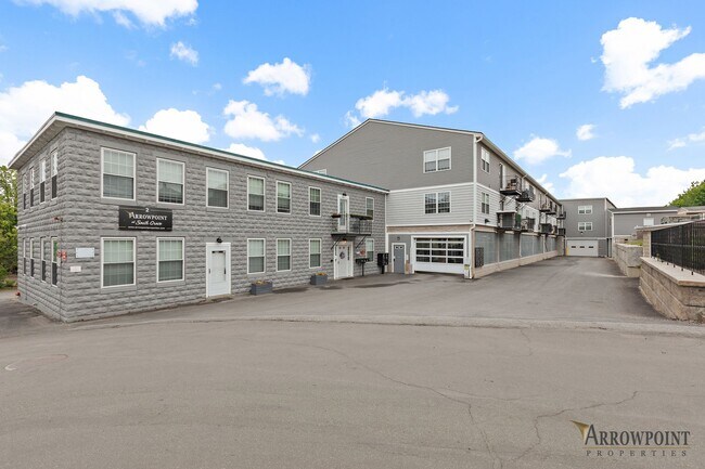 Building Photo - 2 S Grove St