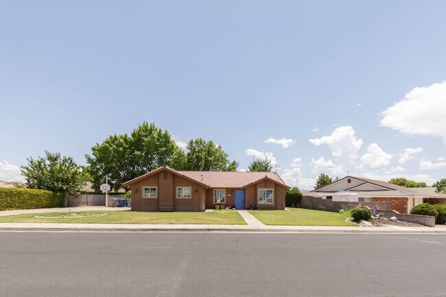 Building Photo - 3 Bedroom 2.5 Bathroom Home on Morningside...