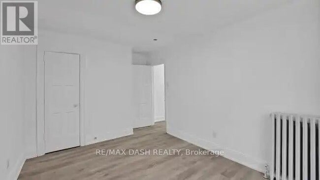 Building Photo - 917 St Clair Ave W