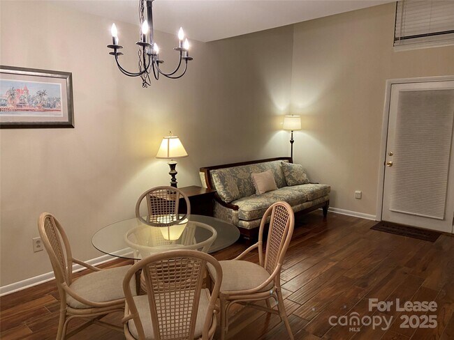 Foto del edificio - 6132 Heathstone Ln