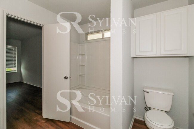 Foto del edificio - Prepare to fall in love with this 3 bedroom, 2 bathroom home