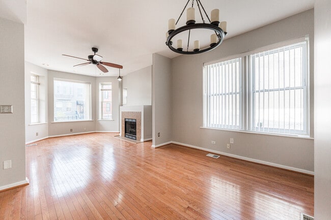 Foto del edificio - 2916 W Warren Blvd