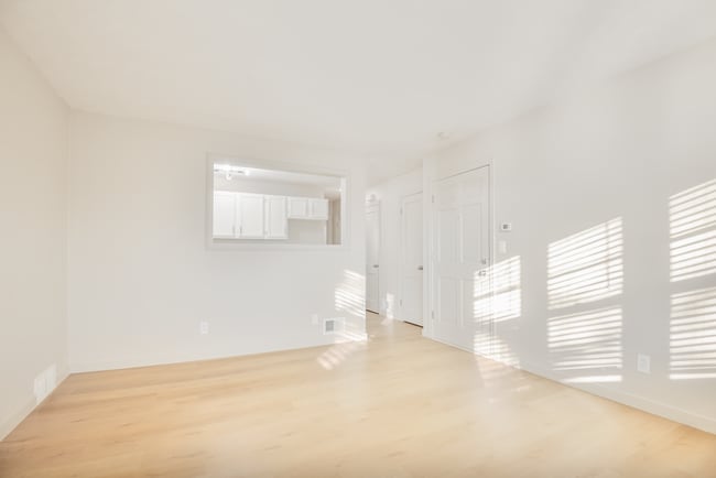 Living Area - 4620 Davenport St