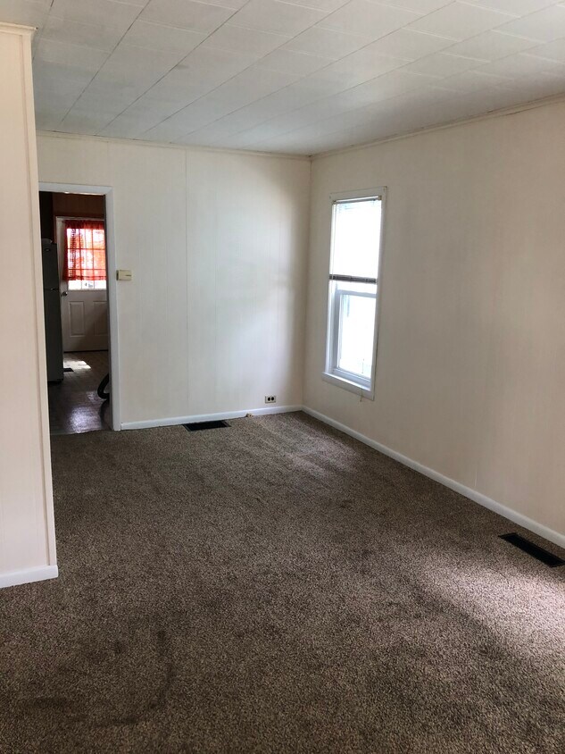 21 S Carver St Unit 21 1/2 S Carver St., Warren, PA 16365 Apartments