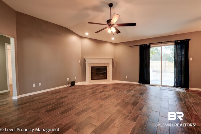 Foto del edificio - 15307 Hearthstone Dr