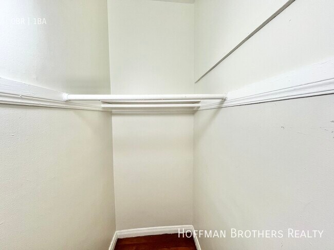 Foto del edificio - 1825 Whitley Ave