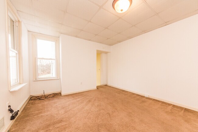 Foto del edificio - AVAILABLE AUGUST 2024 - Spacious 2 Bedroom...