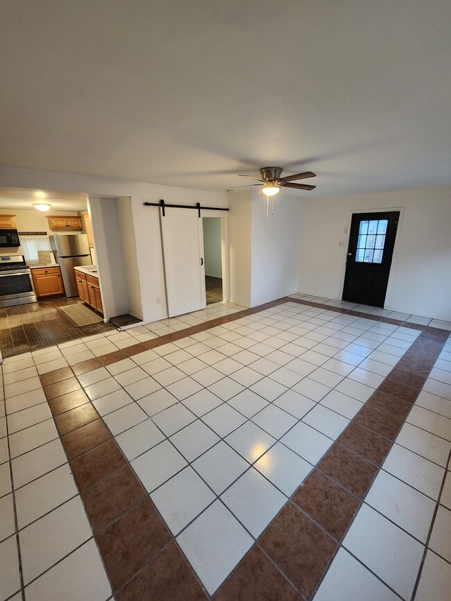 Living Room - 2800 Nashville Ave