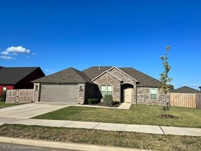 Building Photo - 334 N Otoe St