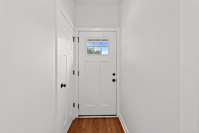 Foto del edificio - Modern 3 Bedroom home inside Downtown Rale...